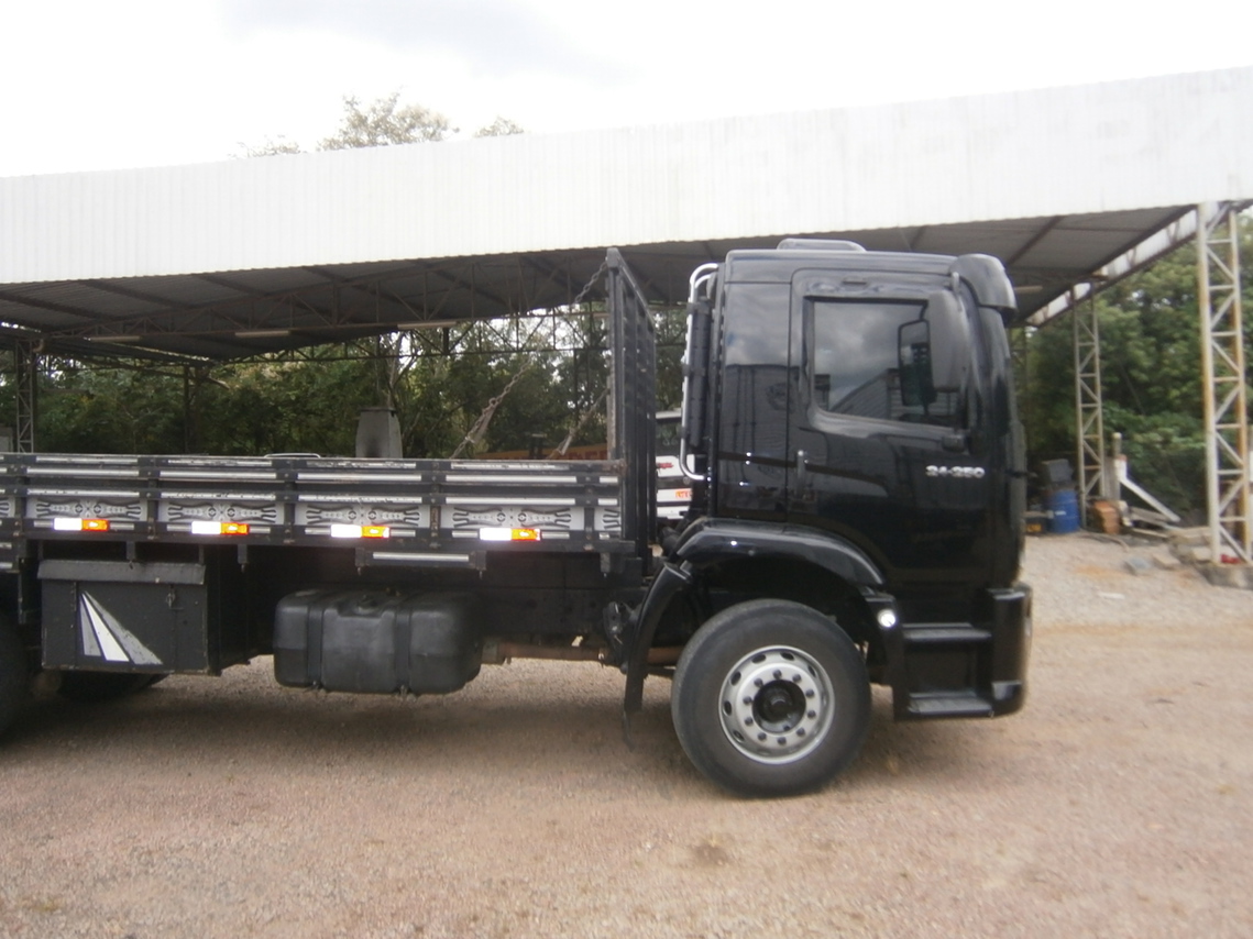 Volkswagen 24-250 E Constellation 3-Eixos - 07/08 4