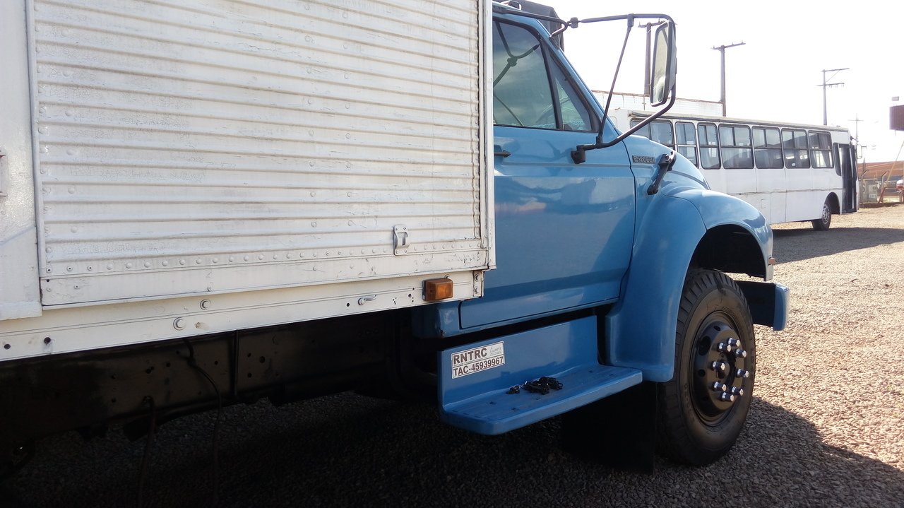 Ford F12000 - 95/95 2