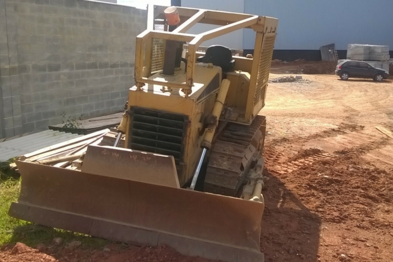 Caterpillar  D4 - 97 7