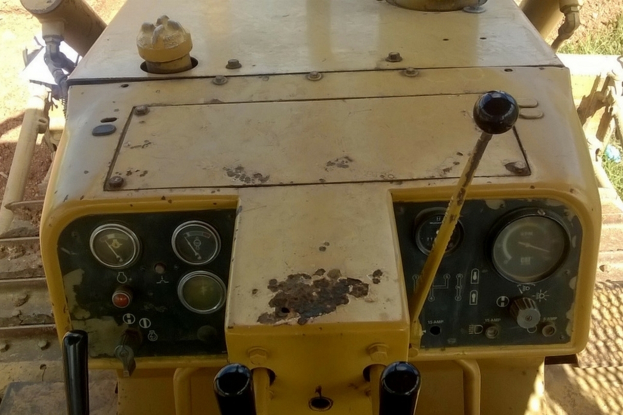 Caterpillar  D4 - 97 9