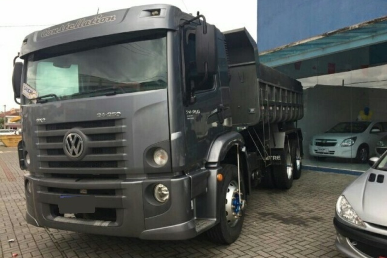 Volkswagen 24-250 E Constellation 3-Eixos - 10/10 2