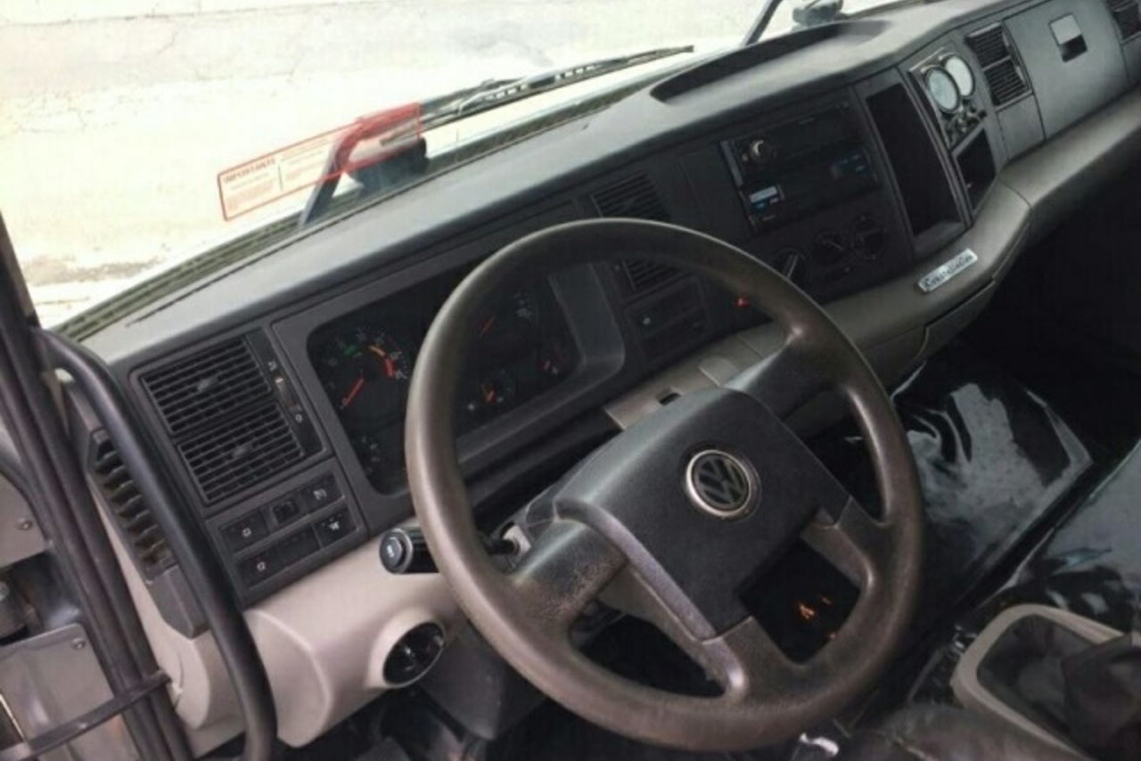 Volkswagen 24-250 E Constellation 3-Eixos - 10/10 5