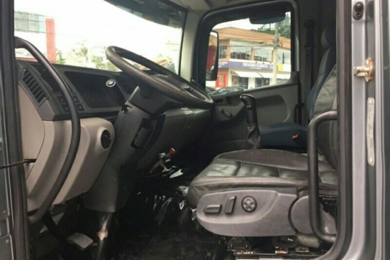 Volkswagen 24-250 E Constellation 3-Eixos - 10/10 6