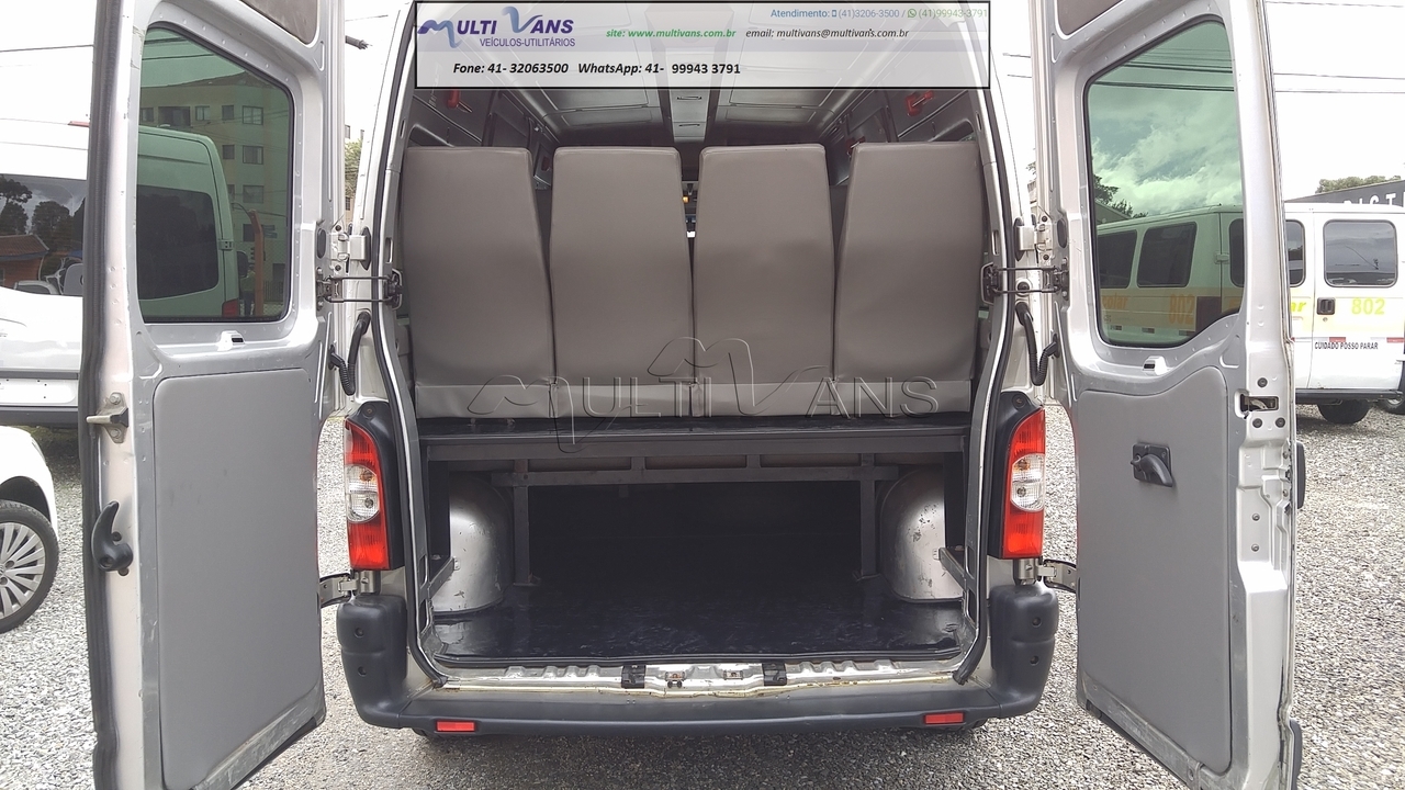 Renault Master Minibus - 13/13 9