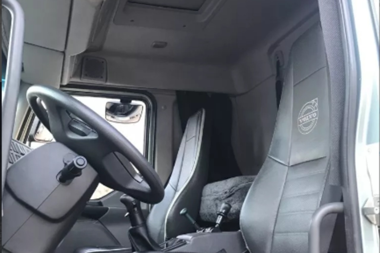 Volvo VM 330 - 12/12 4