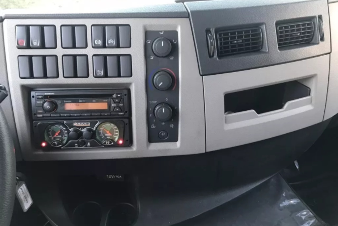 Volvo VM 330 - 12/12 5
