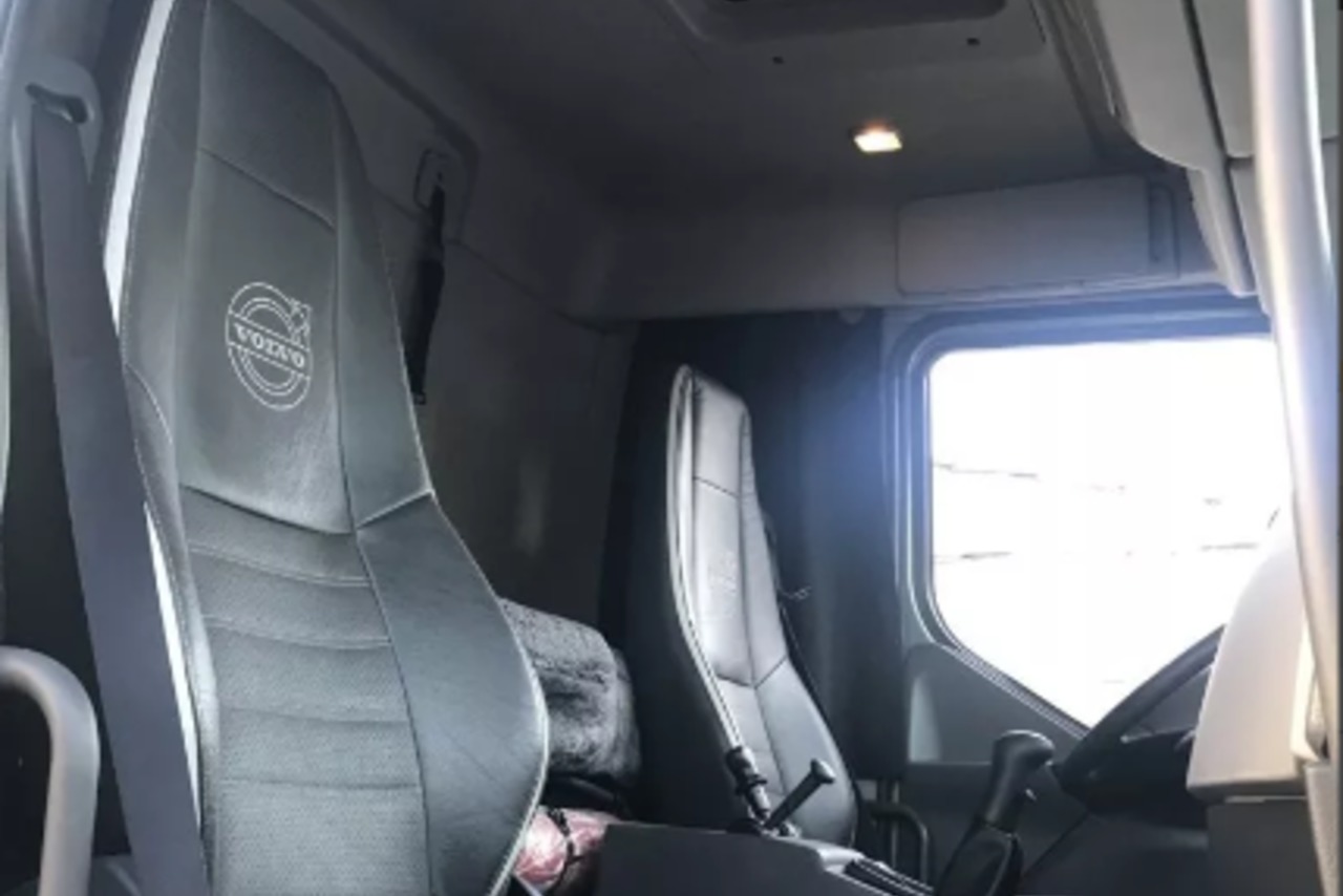 Volvo VM 330 - 12/12 6