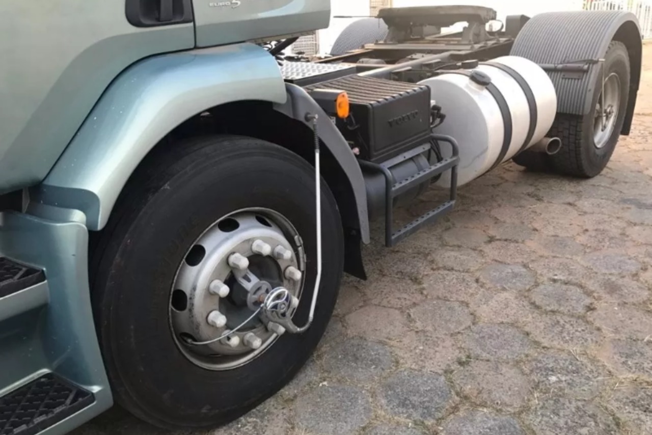 Volvo VM 330 - 12/12 9