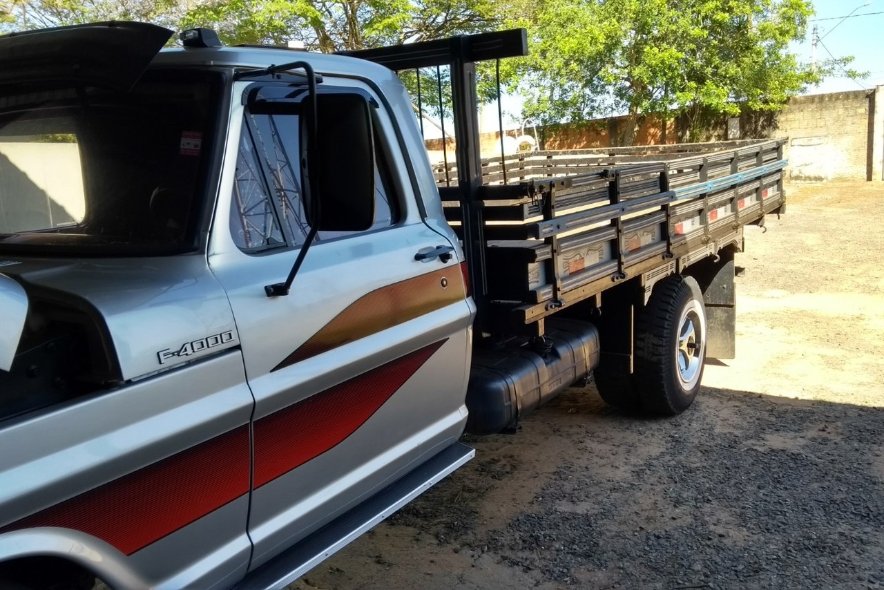 Ford F4000 - 89/89 12