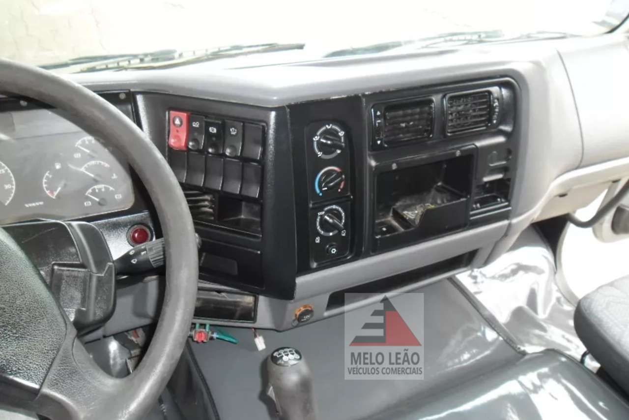Volvo VM260 - 08/08 8