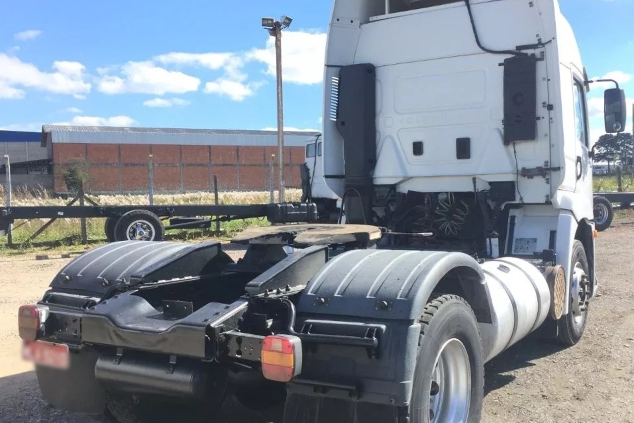 Volkswagen 19-320 Titan - 08/08 5
