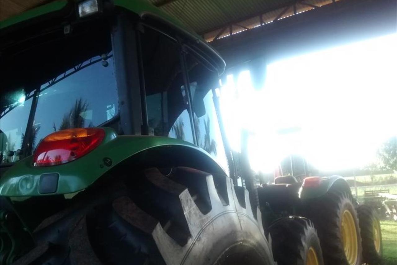 John Deere 6415 - 08/08 8