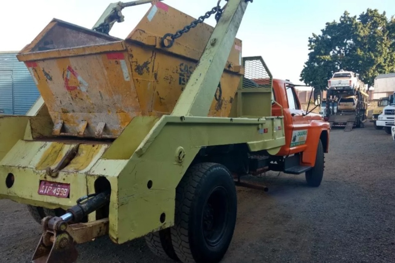 Ford F600 - 78/78 7