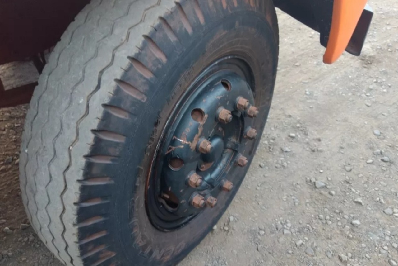 Ford F600 - 78/78 10