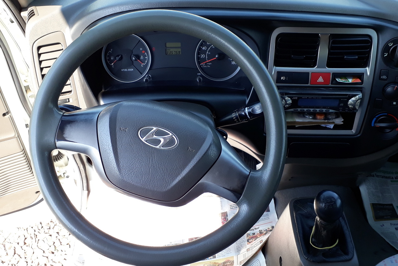 Hyundai HR - 08/09 8