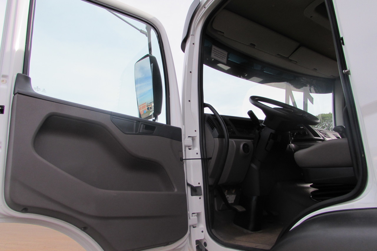 Volkswagen 31-280 E Constel. 6x4 - 14/14 10