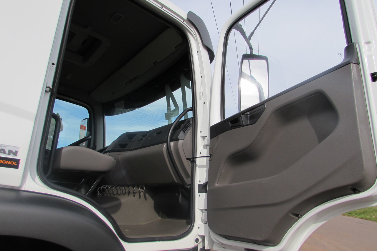 Volkswagen 31-280 E Constel. 6x4 - 14/14 11