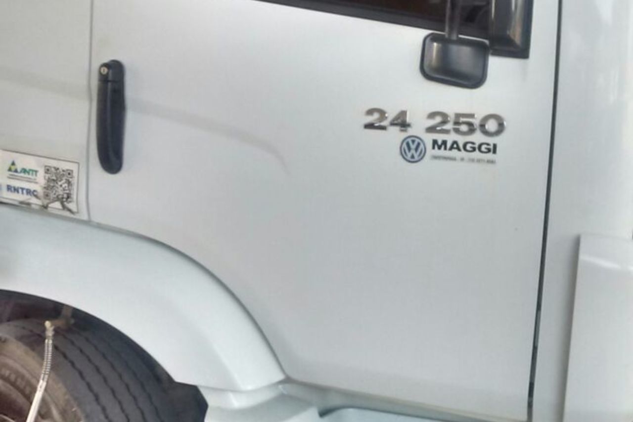 Volkswagen 24-250 E Constellation 3-Eixos - 11/12 7