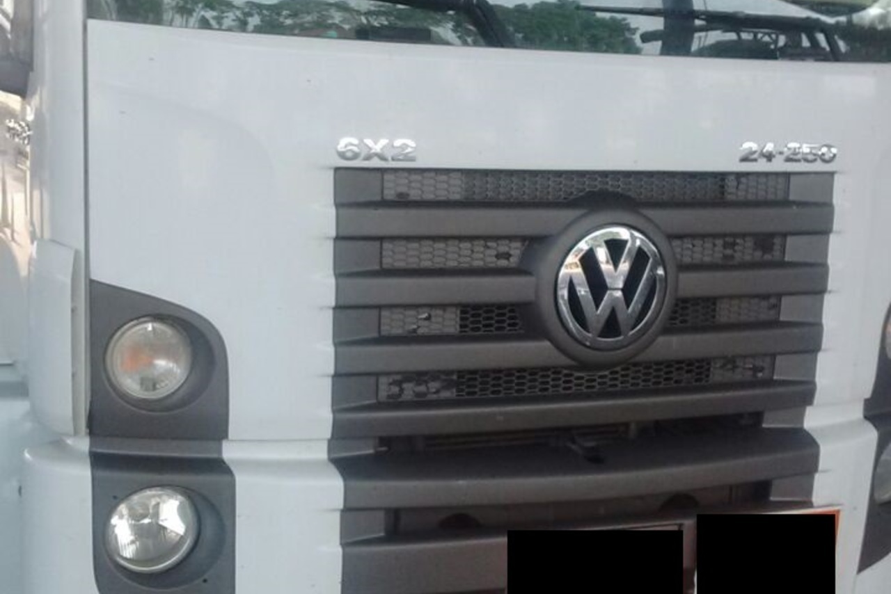 Volkswagen 24-250 E Constellation 3-Eixos - 11/12 9