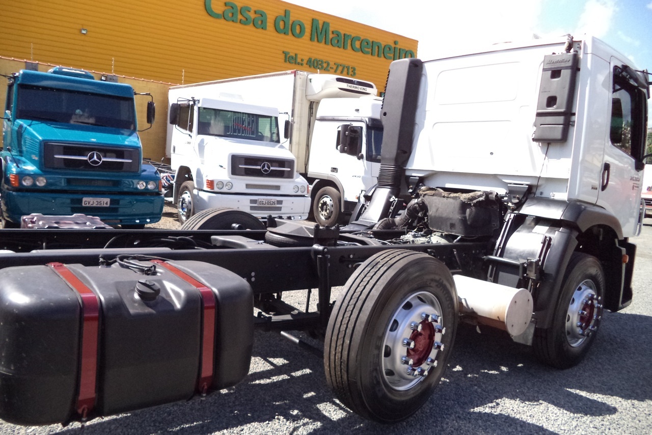 Volkswagen 24-280 E Constellation 6x2 - 14/14 9