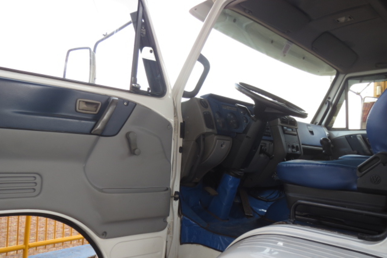 Volkswagen 24 220 - 10/10 13