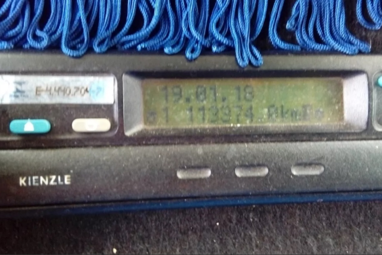 Volkswagen 23 210 - 02/02 8
