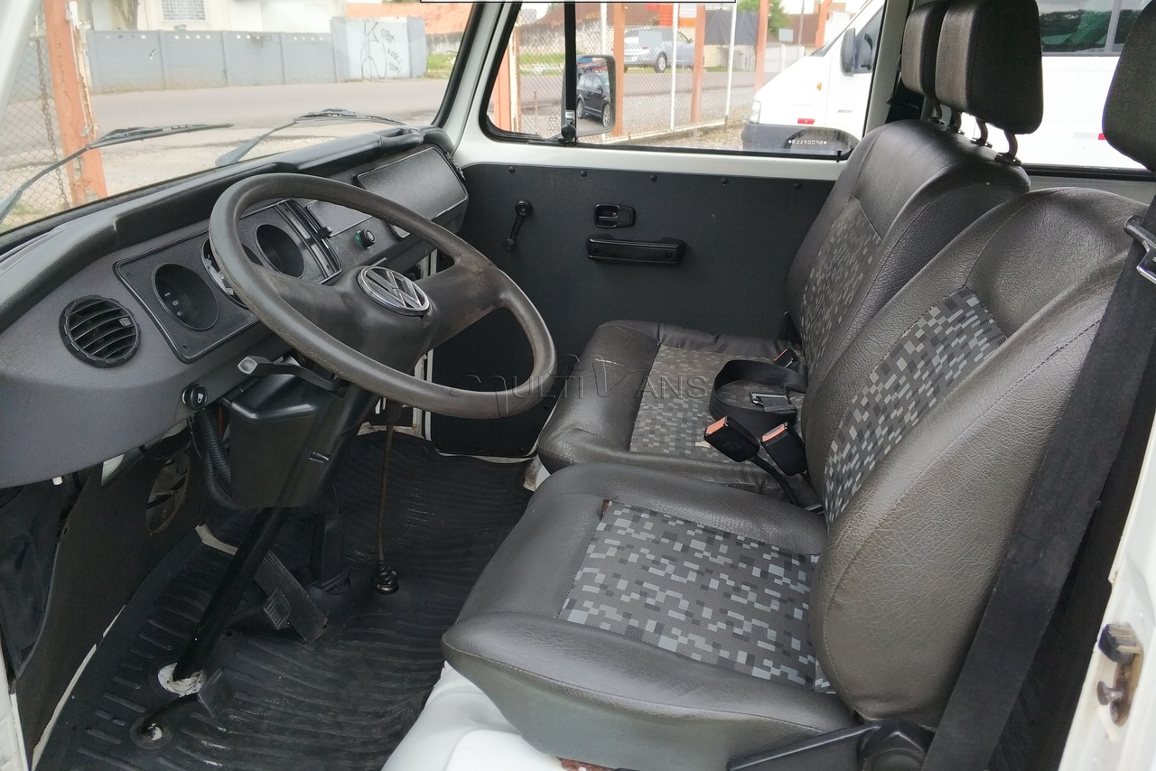 Volkswagen Kombi Standard - 05/05 4