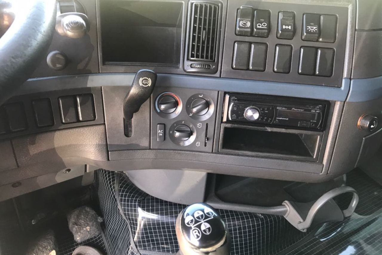 Volvo FH12 440 - 09/09 9