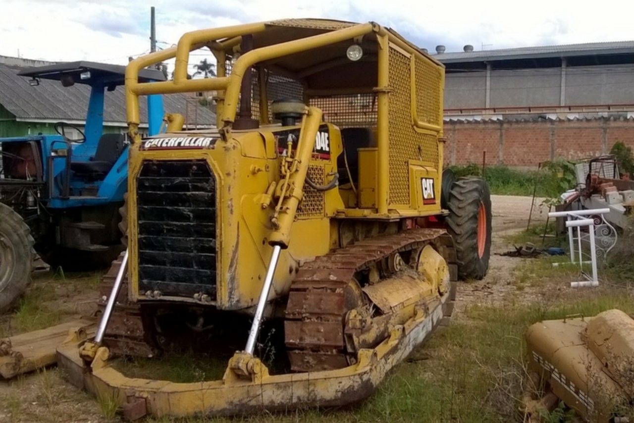 Caterpillar D4E - 86 3