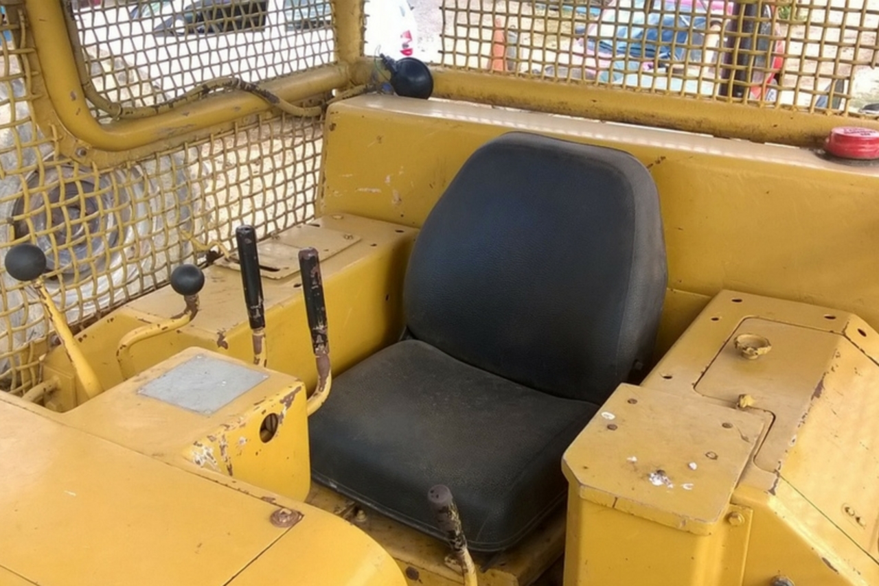 Caterpillar D4E - 86 4