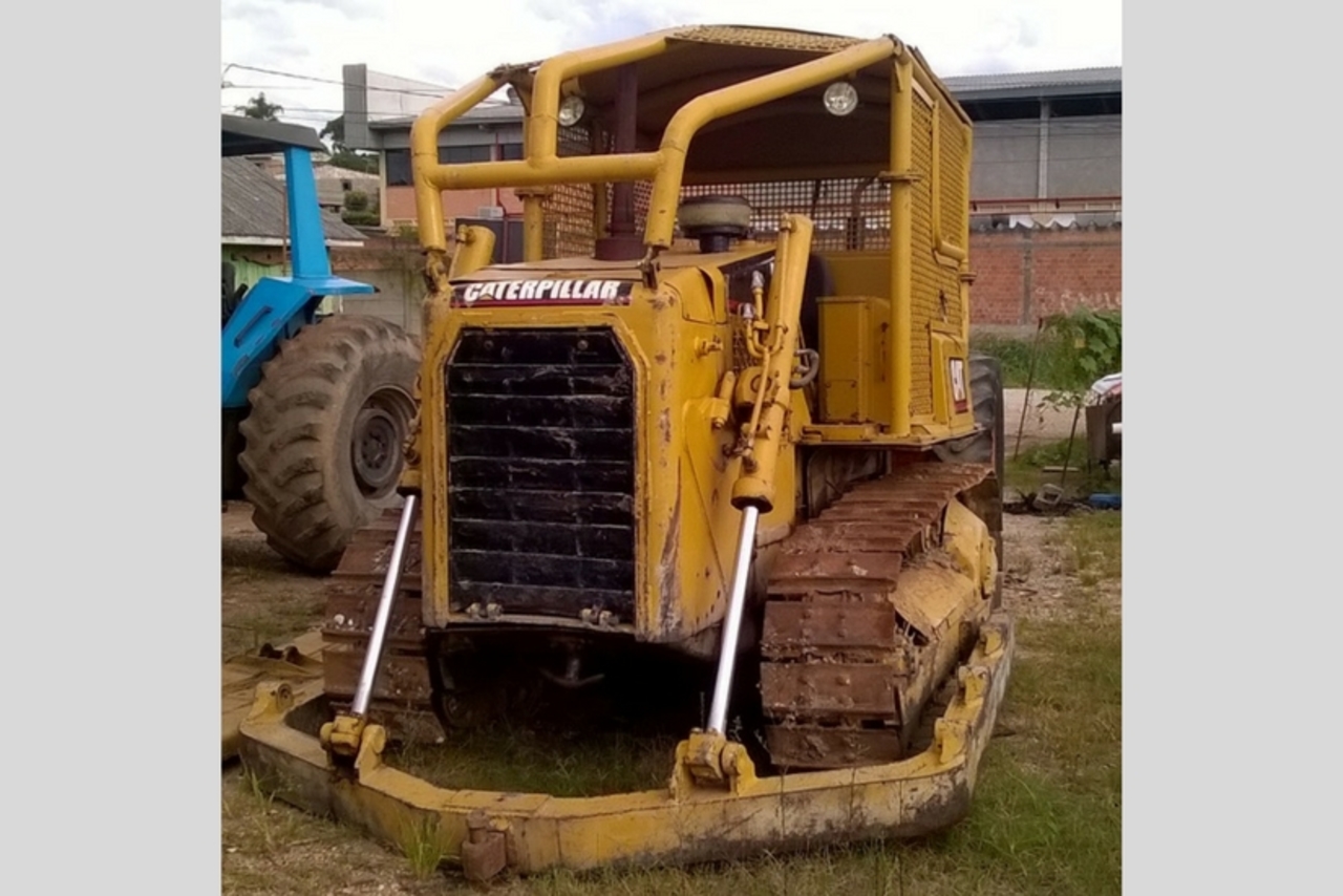 Caterpillar D4E - 86 5