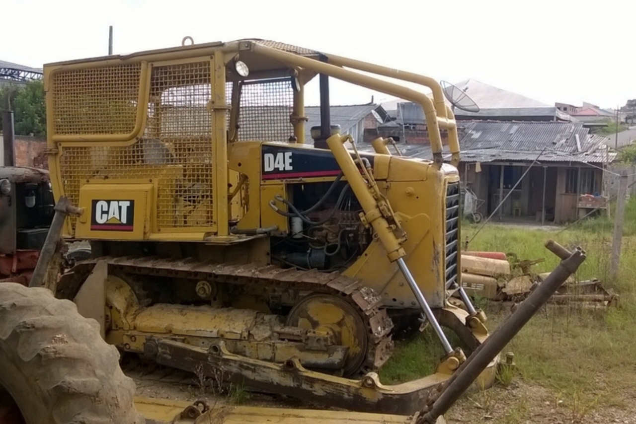 Caterpillar D4E - 86 8