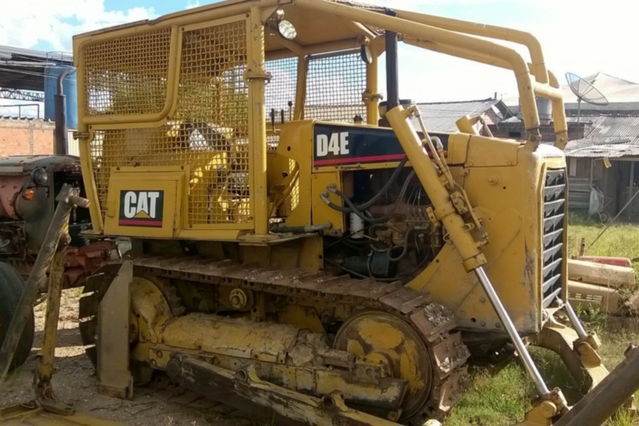 Caterpillar D4E - 86 10