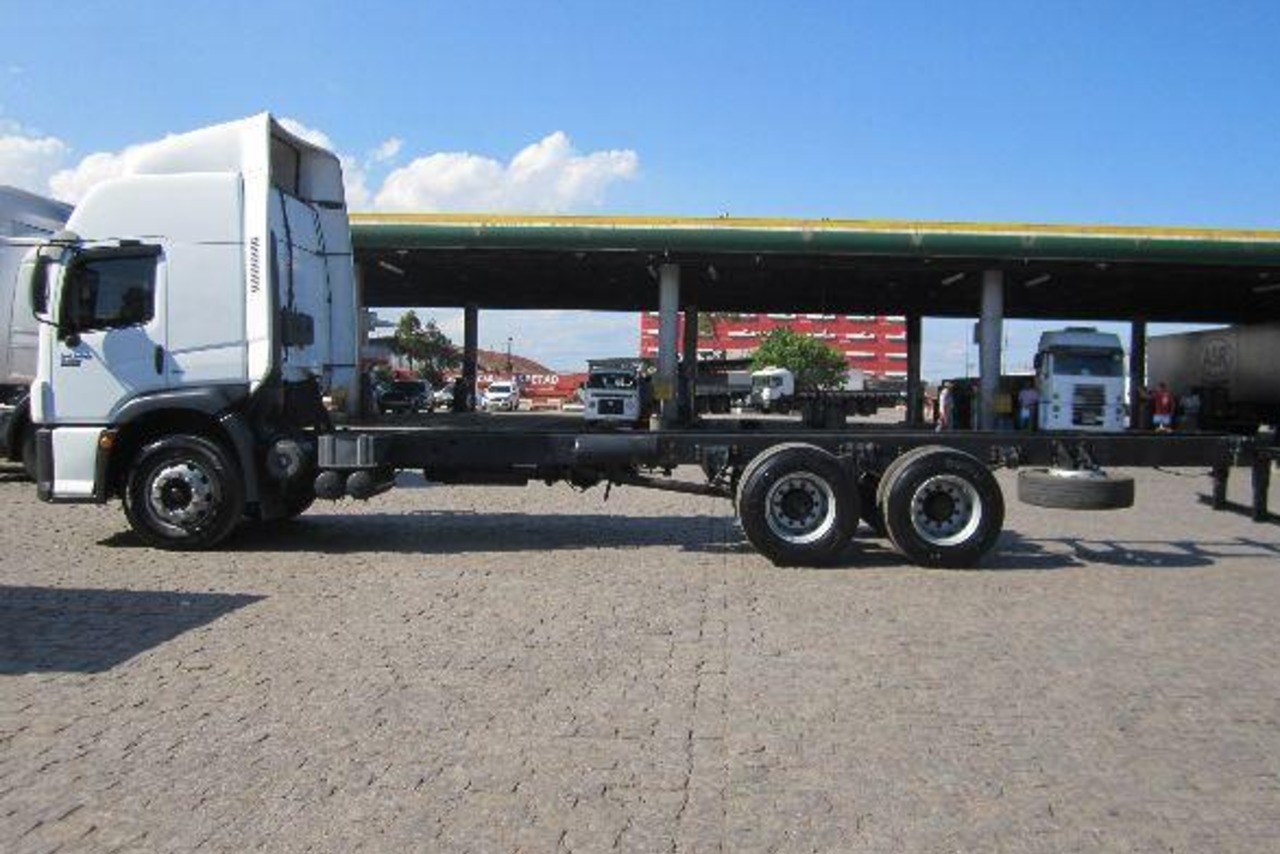 Volkswagen 24-280 E Constellation 6x2 - 12/13 3