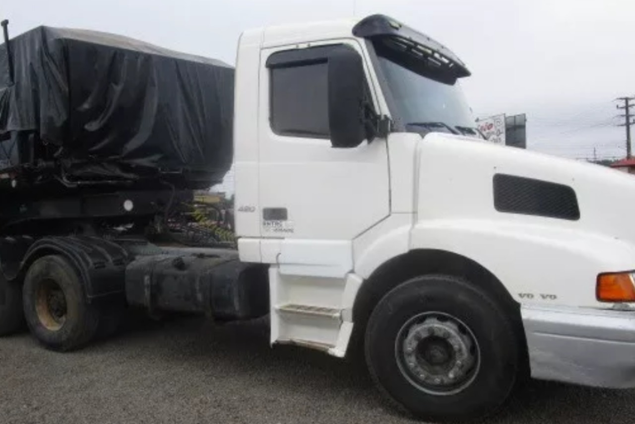 Volvo NH12 420 - 02/03 4