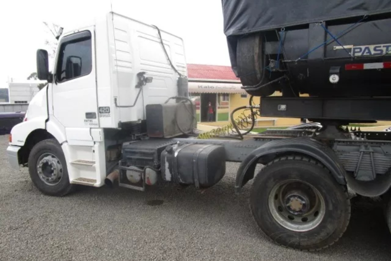 Volvo NH12 420 - 02/03 7