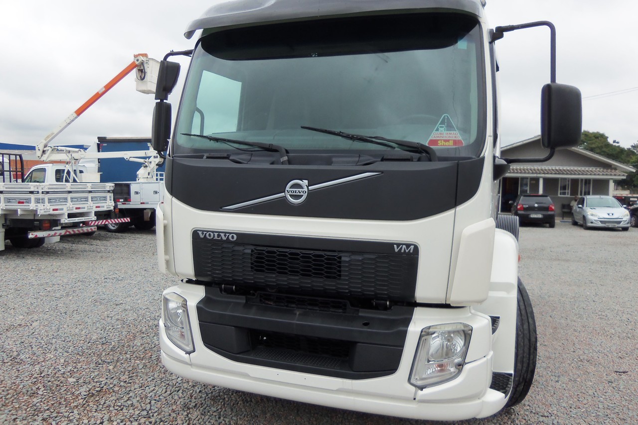 Volvo VM 330 - 14/14 3