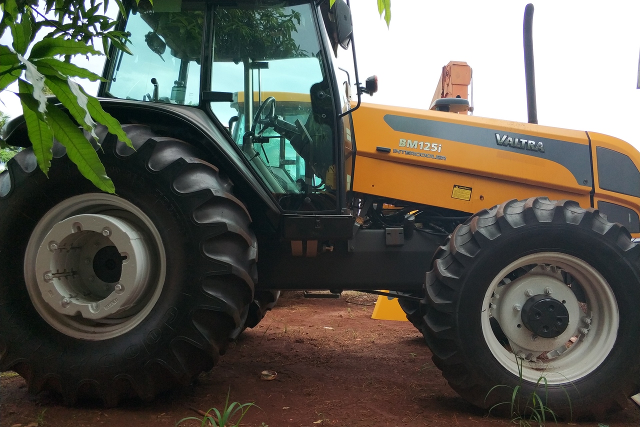 Valtra BM 125 - 12 4
