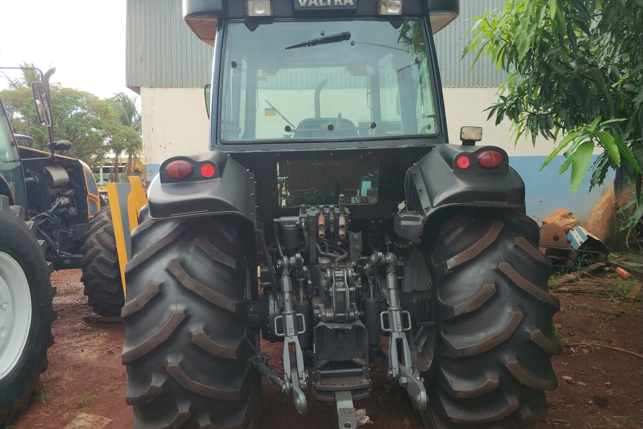 Valtra BM 125 - 12 8
