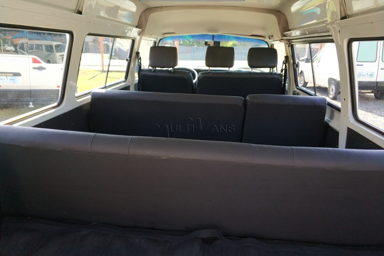 Volkswagen Kombi Standard - 11/12 8