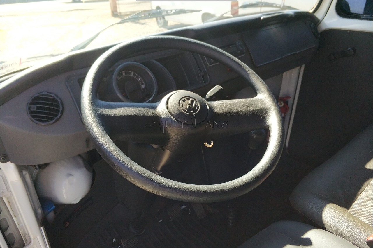 Volkswagen Kombi Standard - 12/12 4