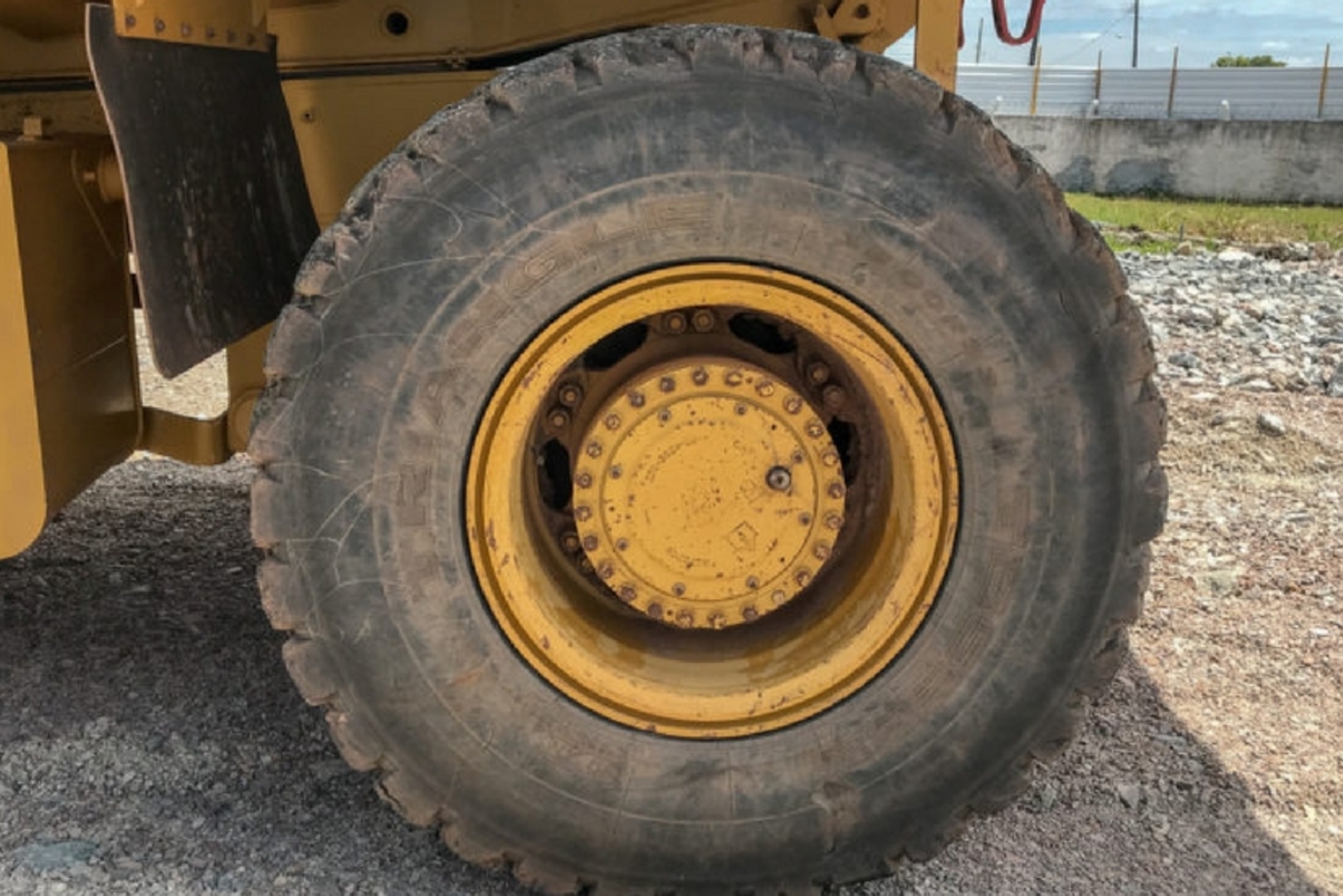Caterpillar 770 - 13 8