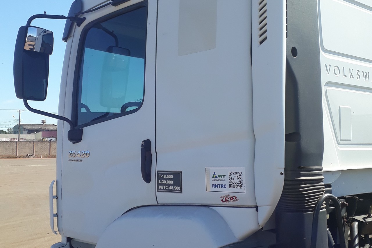 Volkswagen 25 420 - 14/14 2