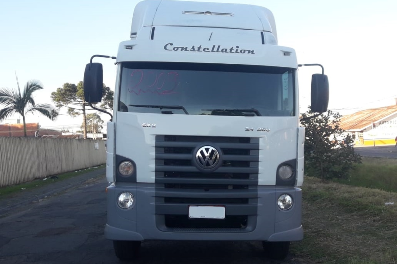 Volkswagen 24-250 E Constellation 3-Eixos - 08/09 2