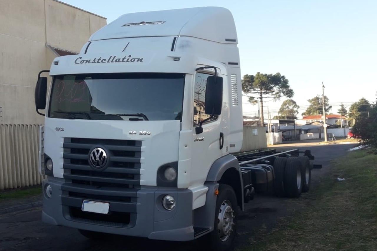 Volkswagen 24-250 E Constellation 3-Eixos - 08/09 3