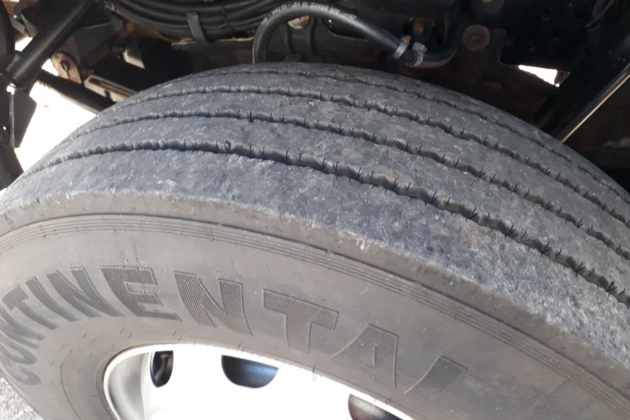 Volkswagen 24-250 E Constellation 3-Eixos - 08/09 13