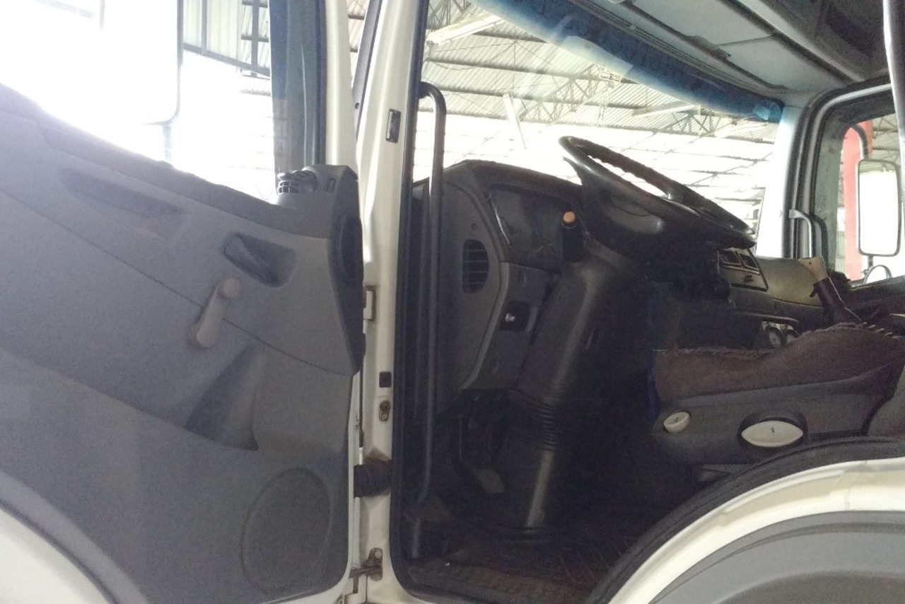 Mercedes Benz Axor 1933 - 08/09 9