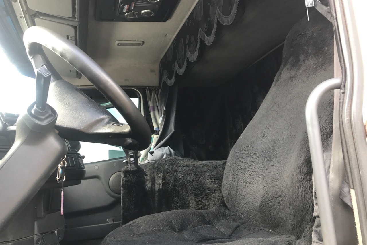Volvo NH12 380 - 02/03 4