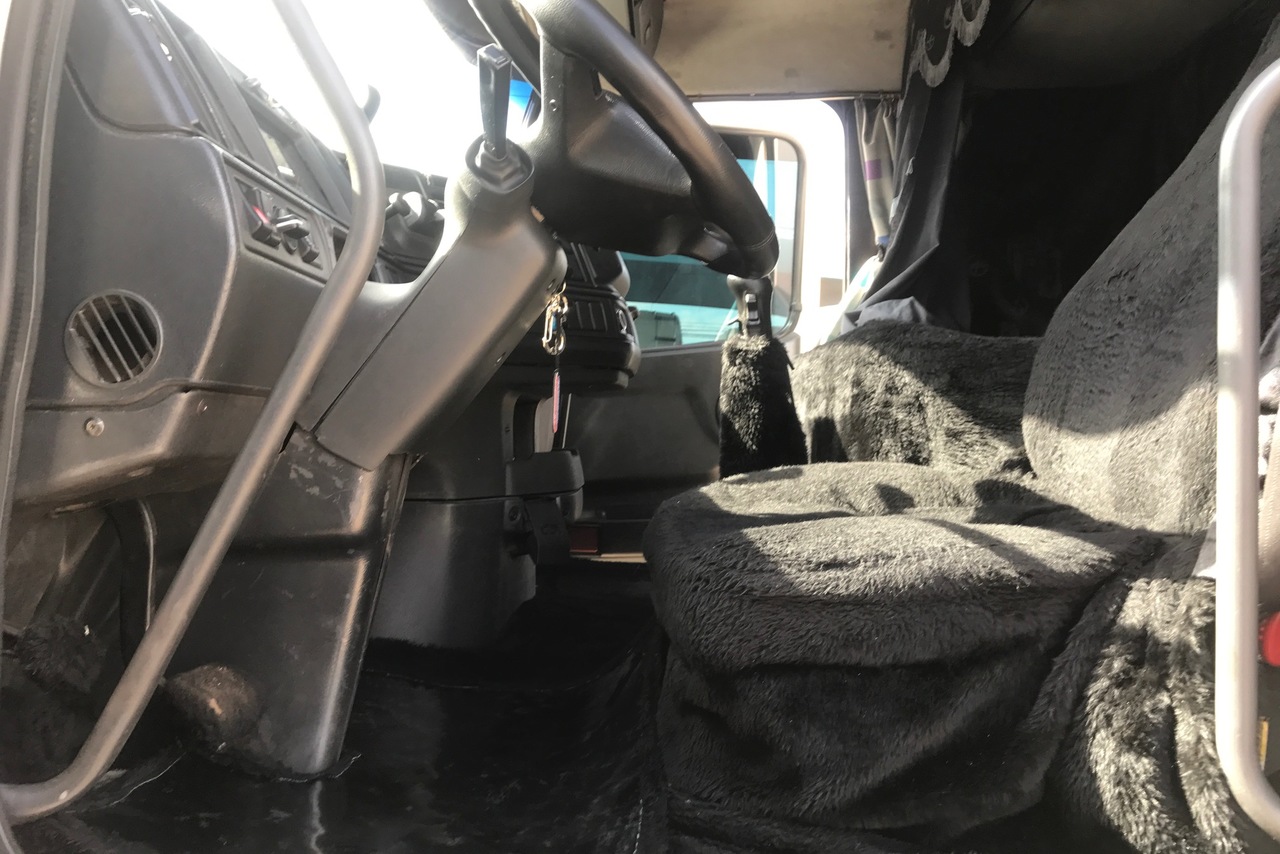 Volvo NH12 380 - 02/03 5