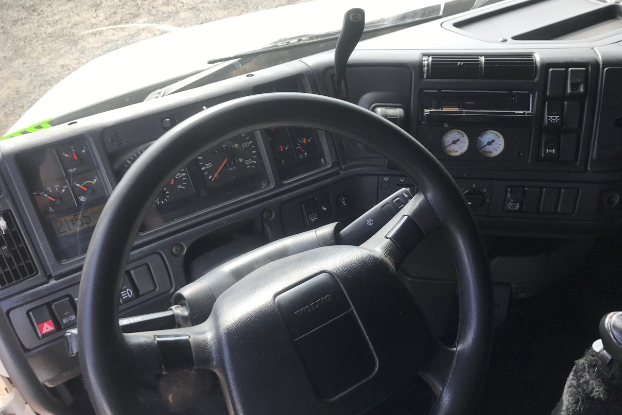 Volvo NH12 380 - 02/03 7